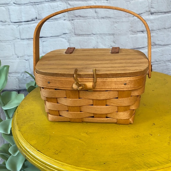 Longaberger Other - Longaberger Small Kiddie Purse basket vintage 1992 warm brown lid swing handle